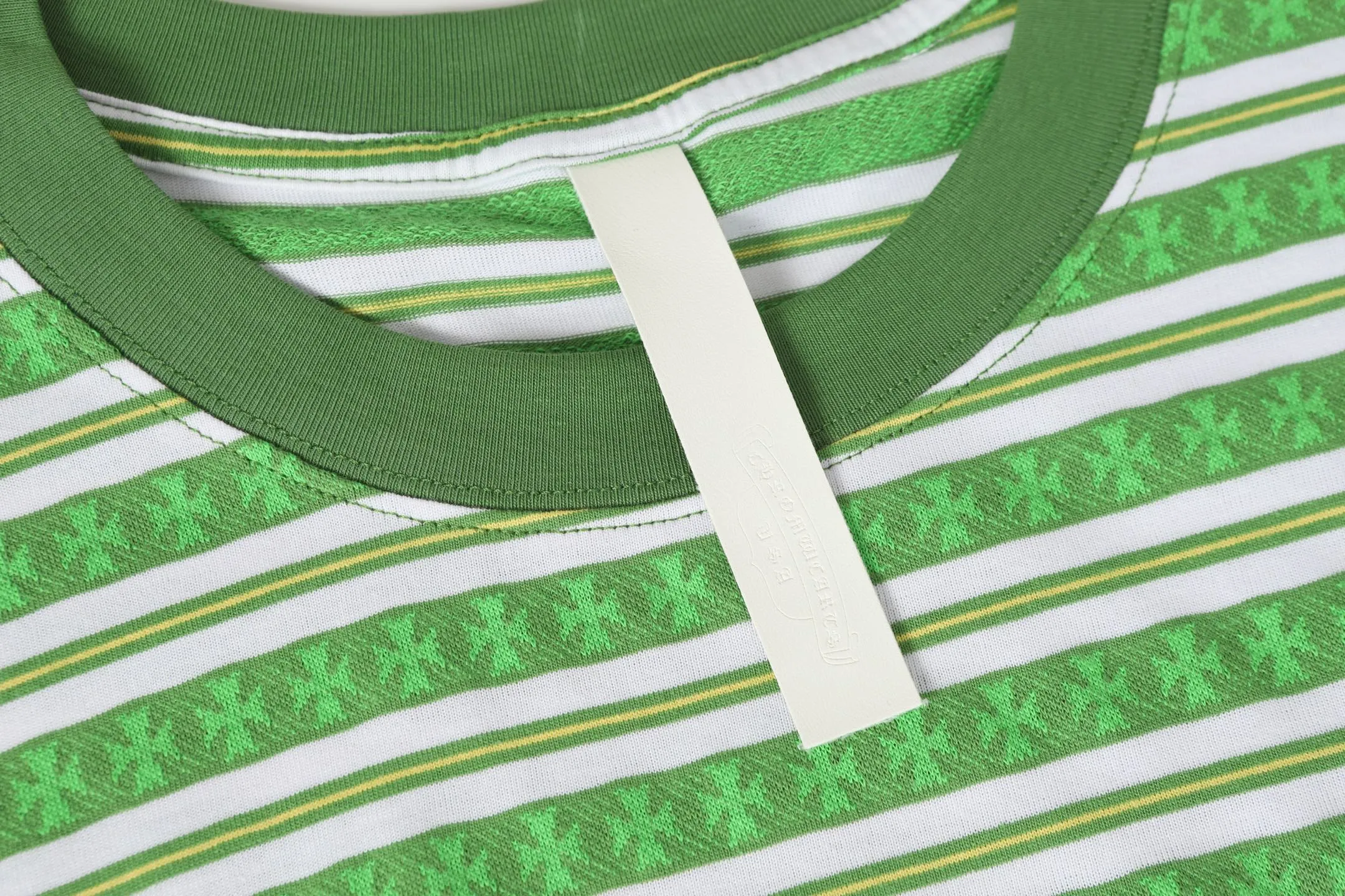 P160 -Chrome Hearts/Chrome Hearts 25ss season's most popular striped yarn-dyed short-sleeved T-shirt -High weight, high density and high quality. The wool is soft, delicate and skin-friendly. It feels soft and silky. It has excellent warmth and skin-friendly properties. -Custom-woven and dyed, no color difference, no matter the fabric or workmanship details. Overwhelms the ordinary version on the market. -Colour: Gray Blue Green -Size: S M L XL